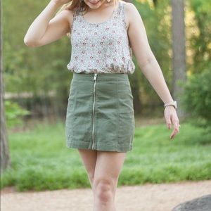 Olive Denim zip up skirt (like new!!)